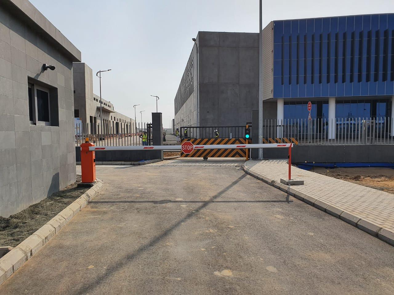 Sliding gate and hydraulic swing gate 1